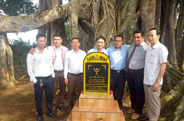 Cây[-]cổ[-]thụ[-]đầu[-]tiên[-]của[-]tỉnh[-]Đắk[-]Nông[-]được[-]tổ[-]chức[-]Lễ[-]công[-]nhận[-]Cây[-]di[-]sản[-]Việt[-]Nam